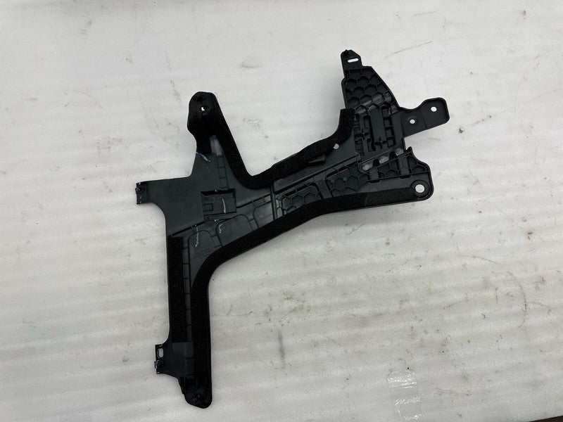 1080702 00 A 16-20 Tesla Model X Passenger Lower Tailgate C-Pillar Mount Bracket 1080702-00-A