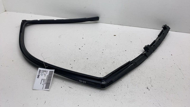 ⭕ 18-24 Navigator Front Right Door Window Glass Run Channel Seal JL1B-