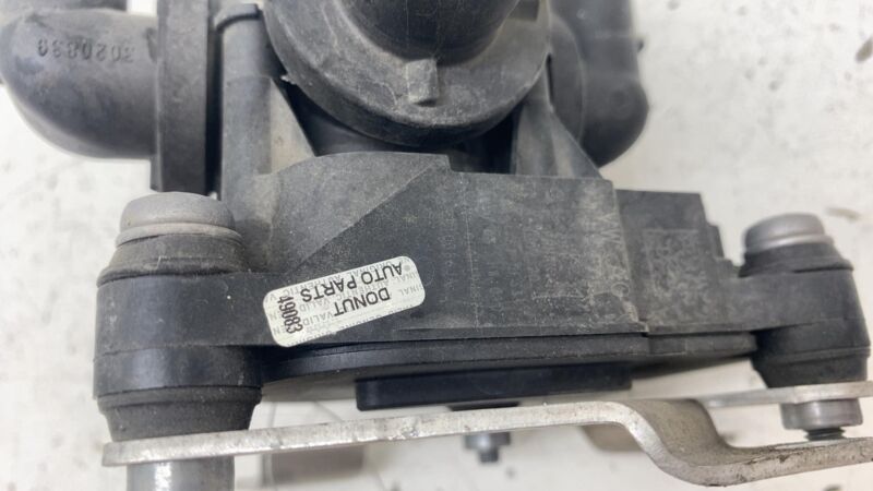 4KE 121 703 E ⭕ 2019-2023 Audi E-Tron Quattro Warm Water Heater Valve w/ Bracket 4KE121703E