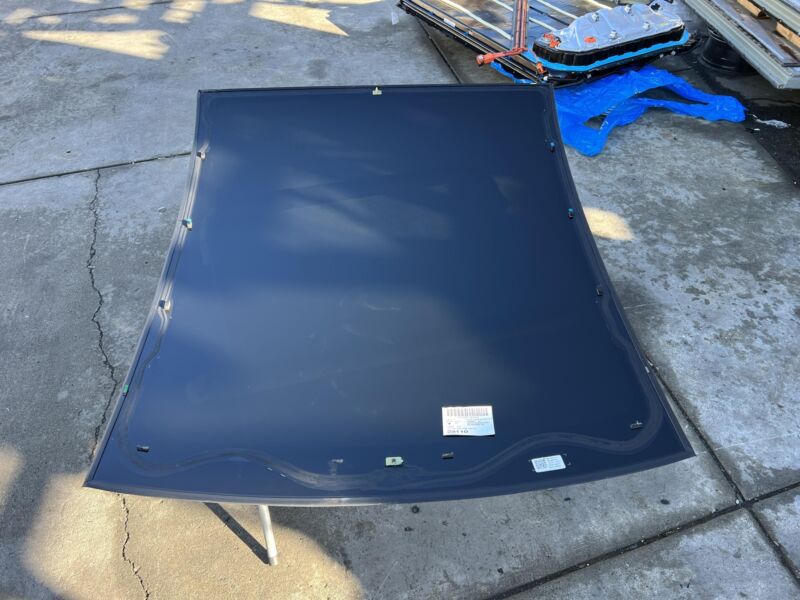 1509131-00-E 2020-2024 Tesla Model Y MY Panoramic Sunroof Fixed Roof Glass Moonroof Assembly