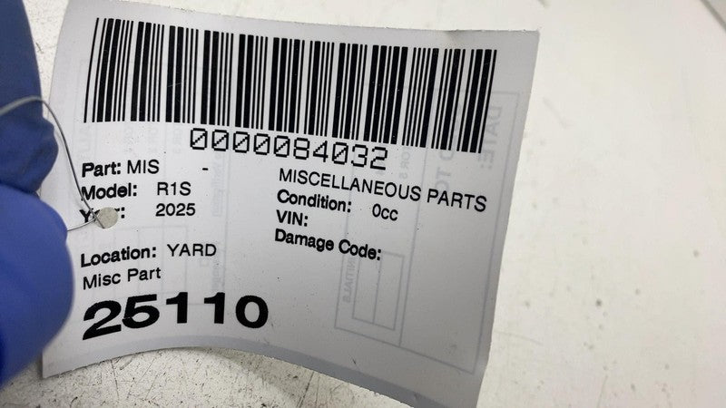 PT00002142-J ⭕2022-2025 Rivian R1S Rear Right High Mounted LED Third Brake Light PT00002142-J