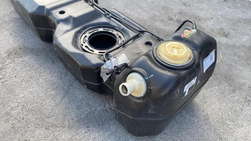 68068728AH ⭕ 2007-2018 Jeep Wrangler JK Fuel Tank 4 Door 22.5 Gallon OEM 68068728AH Damaged