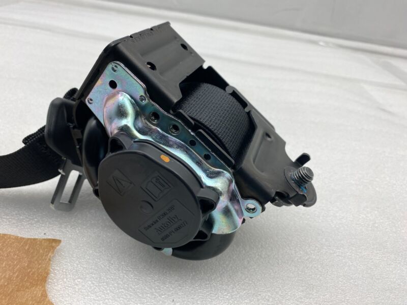 161650001C 2020 2021 2022 Tesla Model Y MY Rear Left or Right 2nd Row Seat Belt & Retractor