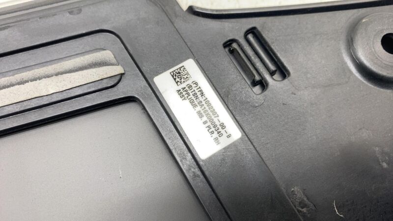109230700B ⭕ 2016-2020 Tesla Model S Right B-Pillar Glass Applique & Camera RH 1092307-00-B