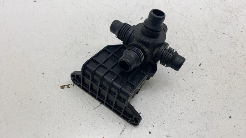 PT00446525D ⭕ 2025 Rivian R1S HVAC Heater Coolant Control Valve w/ Bracket OEM PT00446525-D
