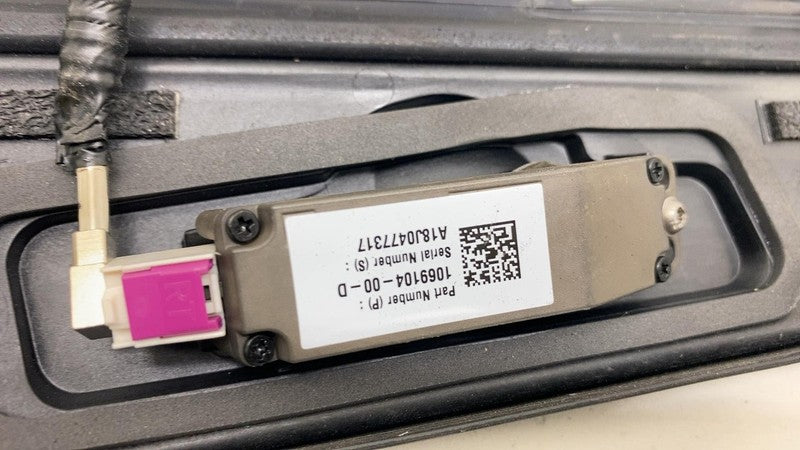 1092312 98 E 16-20 Model X Right B-Pillar Applique Trim Molding w/ Camera & Seal 1092312-98-E