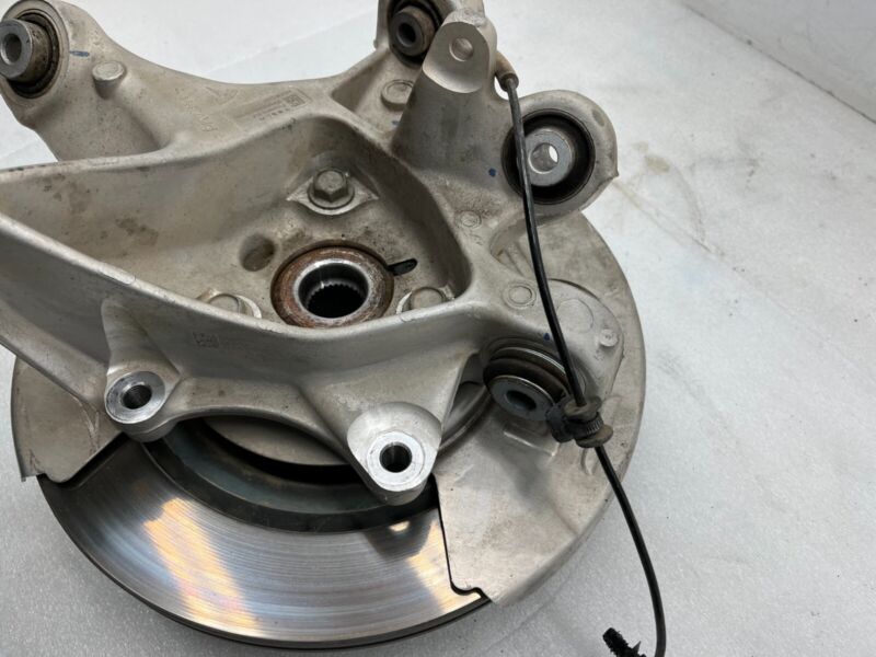 1044416 00 F 2017-2022 Tesla Model 3 Rear Right Spindle Knuckle Disc Rotor Wheel Hub Shield