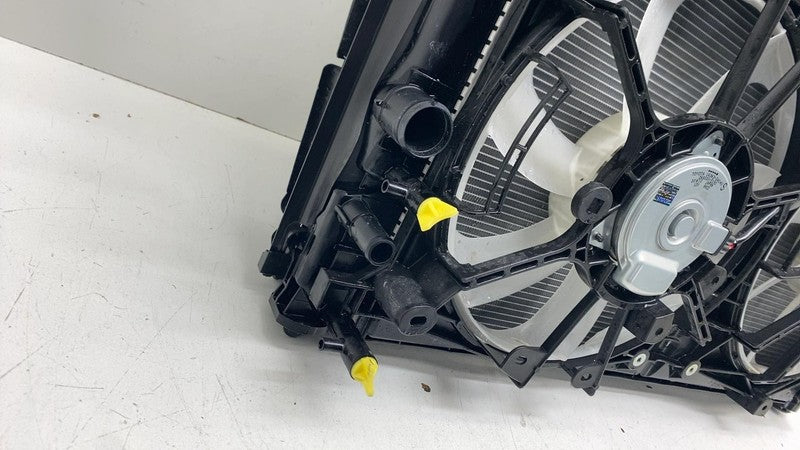 ⭕2023 2024 Toyota Prius Front Main Radiator Condenser Cooling Fan Moto