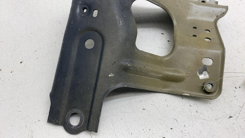 1615548 00 C 2020-2023 Tesla Model Y MY Front Passenger Side Fender Support Bracket Right OEM