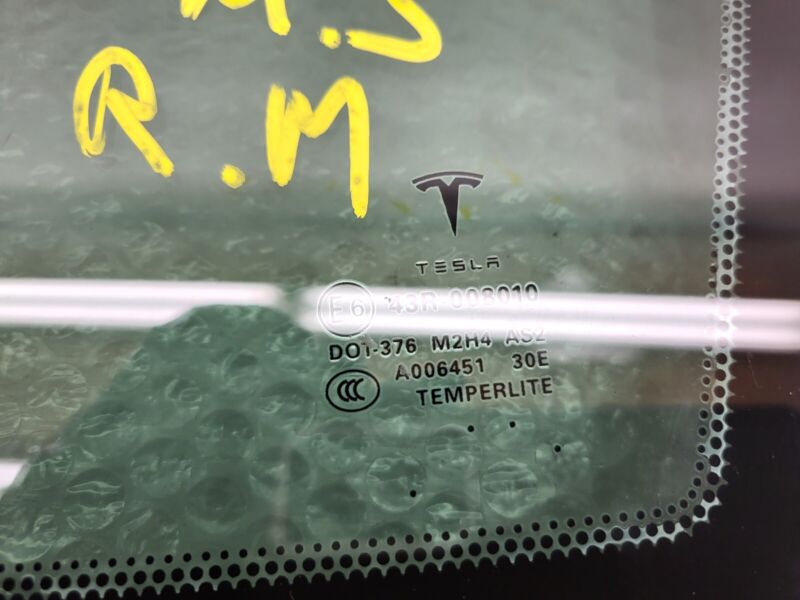 E6 43R-008010 2012-2020 Tesla Model S Rear Passenger Side Quarter Fixed Glass Right Assembly