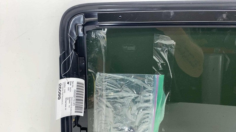 E4 43R-000073 ⭕ 2024-2025 Chrysler Pacifica Front Section Roof Panoramic Glass Assembly