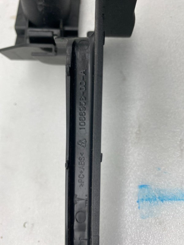 1066956-00-A ⭕16-20 Tesla Model X Rear Passenger Side Trunk Carpet Bracket Right 1066956-00-A