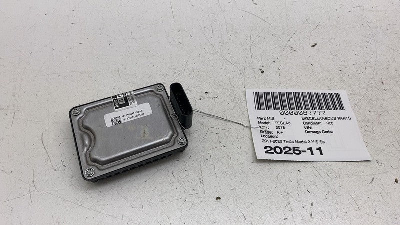 ⭕ 17-23 Tesla Model 3 Seven Pin Perpendicular Radar Sensor 7-Pin 11086
