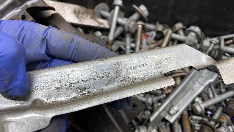 2011-2018 Porsche Cayenne Under Cover Pillar Cladding Shock Plate + SET of Bolt