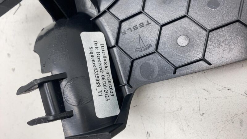 110513500F 2021-2024 Tesla Model X Passenger Side Spine Plastic Race Track Trim Panel Right