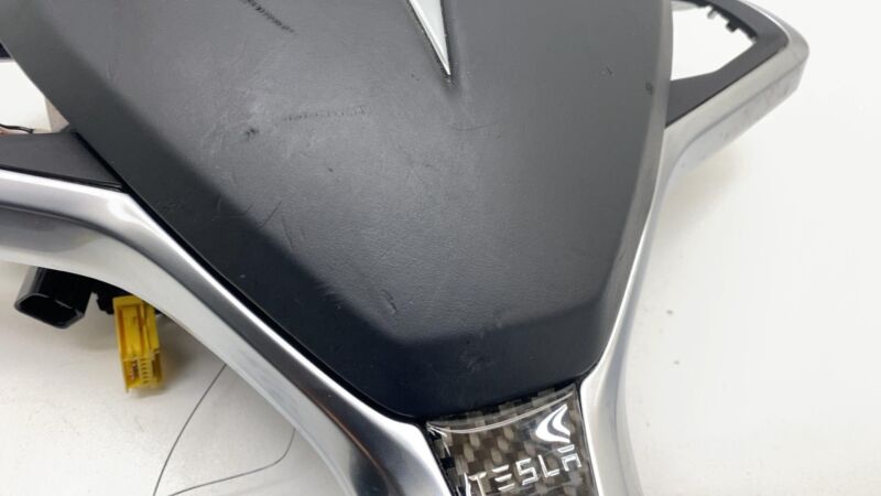 103677801B 2012-2015 Tesla Model S Steering Wheel Airbag Module w/ Retainer Plate Bracket