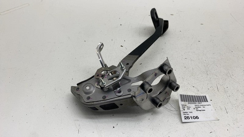 ⭕ 2023-2025 Toyota Prius Front Driver Brake Stop Pedal w/ Bracket Assembly OEM