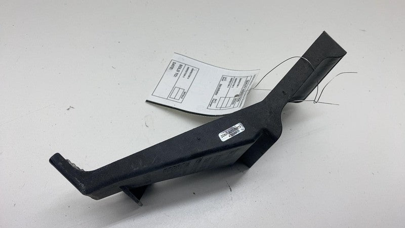 A1668804600 16-19 Mercedes-Benz GLE350 Rear Right Bumper Mount Support Bracket A1668804600