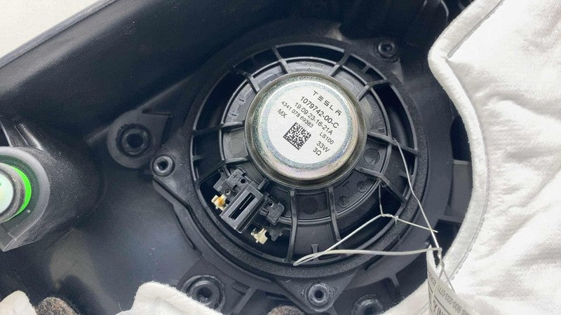 1498462-00-A ⭕ 20-24 Tesla Model Y Rear Left Interior Door Panel Trim Card Cover 1498462-00-A