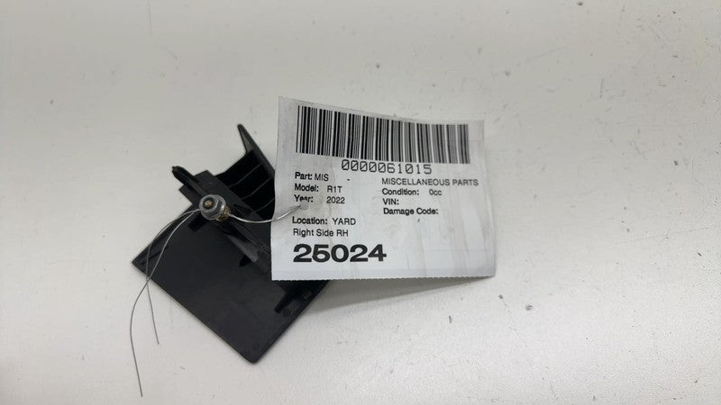 PT00041812 ⭕ 2022-2024 Rivian R1T Rear Right Tailgate Corner Molding Trim Cover PT00041612