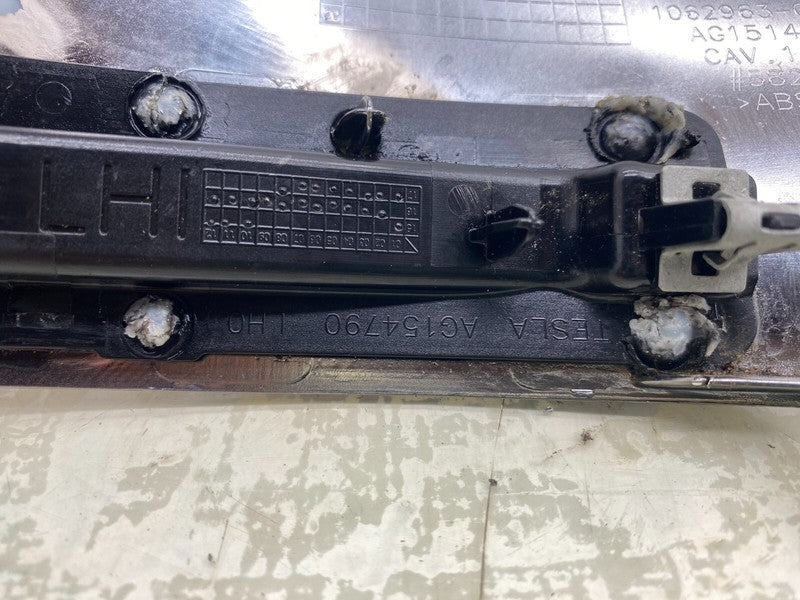 106296300A ⭕ 16-25 Model X MX Rear Left 2nd Row Monopost Seat Cover Trim Inner 1062963-00-A