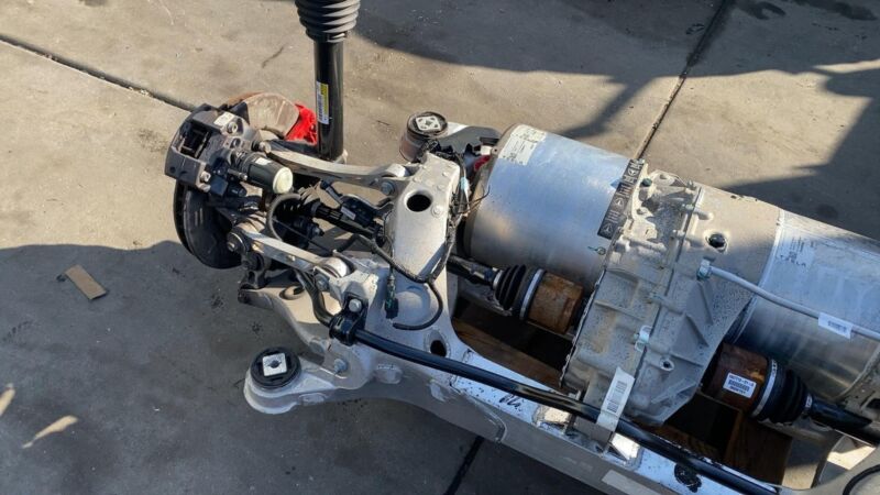 1002633 01 P 2012-2015 Tesla Model S Rear Large Drive Unit w/ Subframe & Suspension SPORT