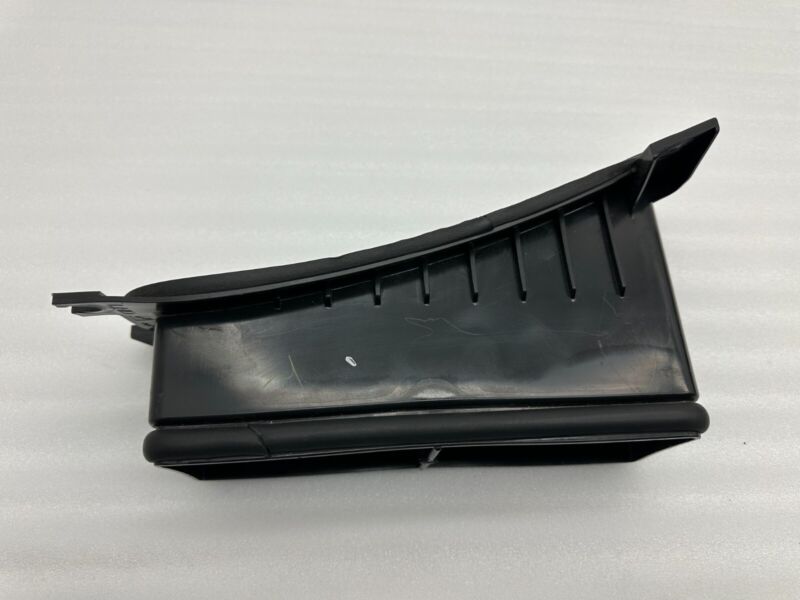 104621100E 2016-2020 Tesla Model S X Air Conditioning HVAC Intake Duct Adapter Housing Assy