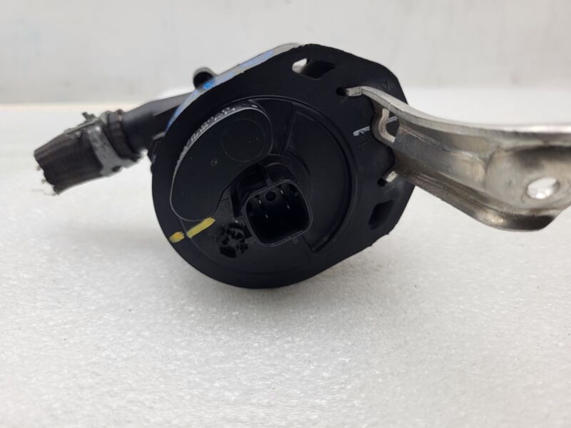 1037328 00 G 2016-2020 Tesla Model X MX Cooling System Auxiliary Coolant Water Pump Assembly