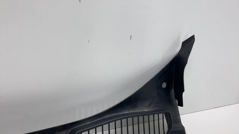 DM51R02216AB 2013-2018 Ford C-Max Front Windshield Wiper Cowl Vent Trim Panel Cover Assembly