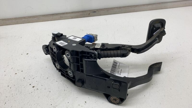H1729 172946 2013 2014 2015 2016 2017 2018 Ford C-Max Hybrid Brake and Gas Pedal Pad Assembly