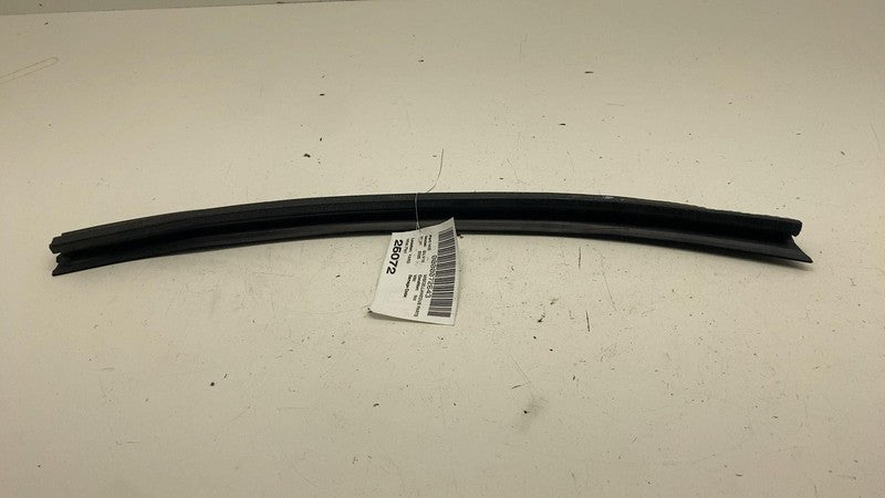 ⭕19-25 Chevrolet Silverado 1500 Rear Left Side Door Window Inner Seal