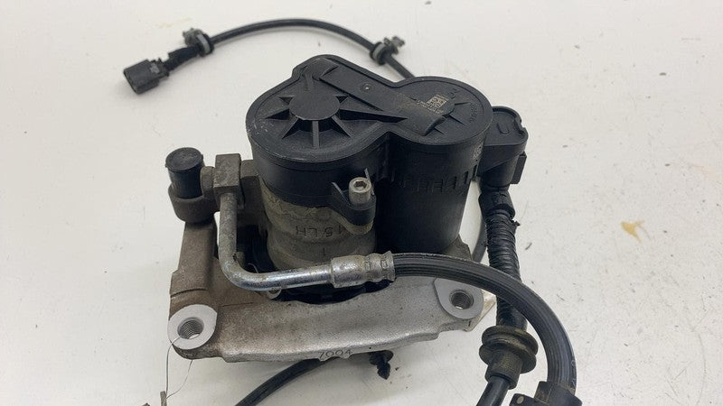 ⭕2017-2024 Chrysler Pacifica Rear Driver Side Left Brake Caliper (Single Piston)