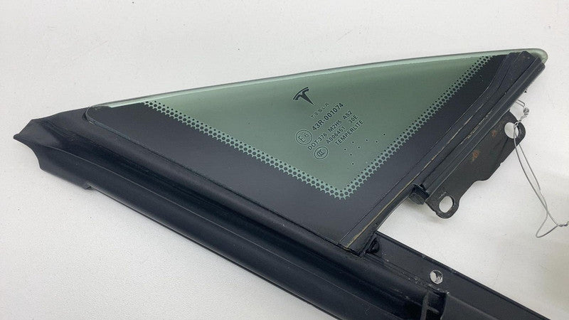 ⭕ 12-20 Tesla Model S Front Right Door Window Corner Vent Quarter Glas