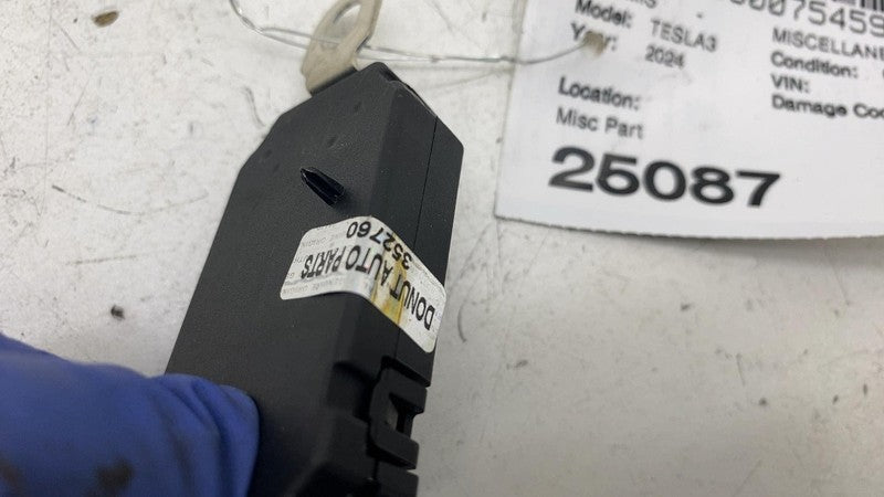 ⭕ 24-25 Tesla Model 3 Infotainment Antenna Amplifier AMP Radio FM 1079