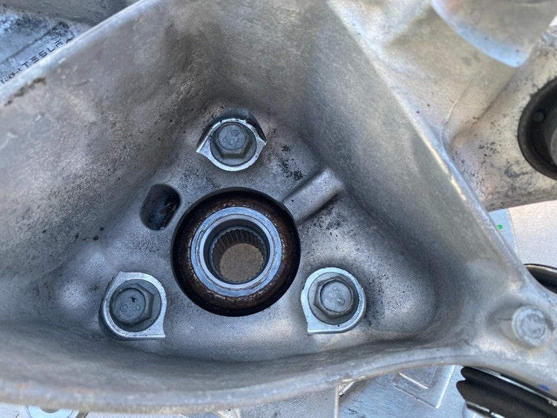 ⭕ 20-24 Model Y Rear Right Spindle Knuckle Wheel Hub & Dust Shield 118