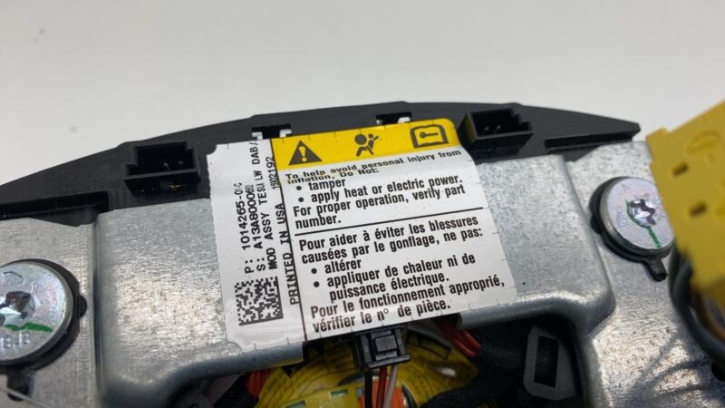 101426501C 2012-2015 Tesla Model S Steering Wheel Airbag Module w/ Retainer Plate Bracket