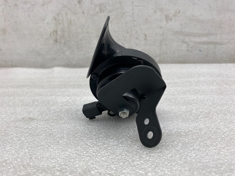 E1 0020046 ⭕ 2012-2020 Tesla Model S MS Seger Low Pitch Tone Horn 12V 410 Hertz w/ Bracket
