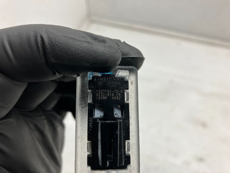 100715170E ⭕ 12-20 Model S MS Interior Courtesy Lamp White Task Light Grained 1007151-70-E