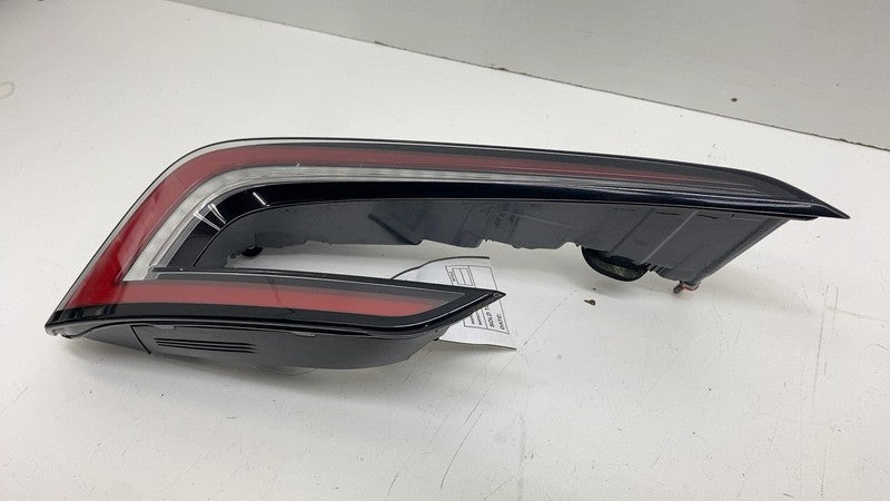 1691498-00-F ⭕ 24-25 Model 3 Rear Driver Side Taillight Quarter Tail Lamp Left 1691498-00-F