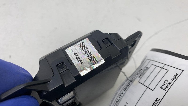 1093295 00 A 2017-2023 Tesla Model 3 Center Console Front USB Hub Charger Control Module OEM