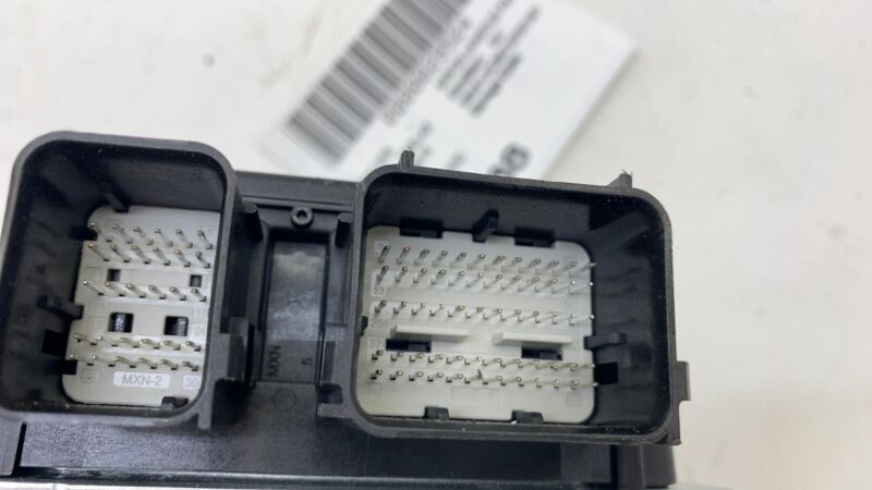 103676700A 16-20 Model X Safety Restraint Control Module Computer (Crash Data) 1036767-00-A