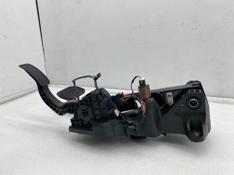 118869100B ⭕ 2020-2023 Tesla Model Y Accelerator and Brake Pedal Pad Assembly 1188691-00-B