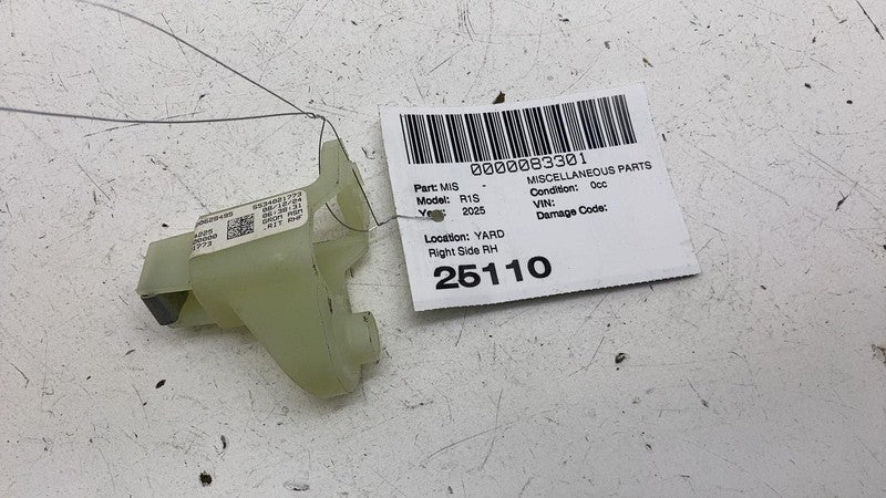 PT00628495 C ⭕ 2025 Rivian R1S Passenger Side Misc Grommet Right RH S534021773 PT00628495-C