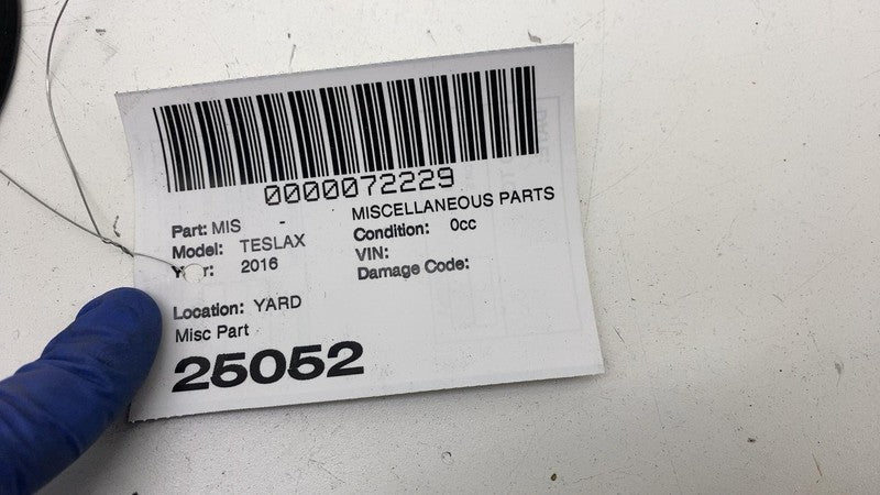 1066587-00-A ⭕16-20 Model S X Front Left / Right 1st Row Seat Back Trim Toe Kick 1066587-00-A