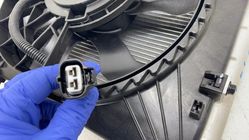 ⭕ 12-20 Model S Condenser Air Cooling Radiator w/ Fan Shroud Right 600