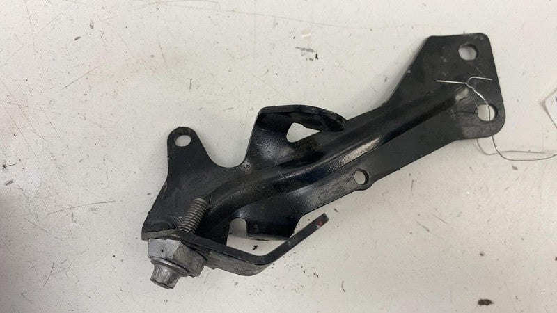 864797905 ⭕2021-2023 BMW 530e Engine Air Intake Manifold Bracket Support Holder 8647979-05
