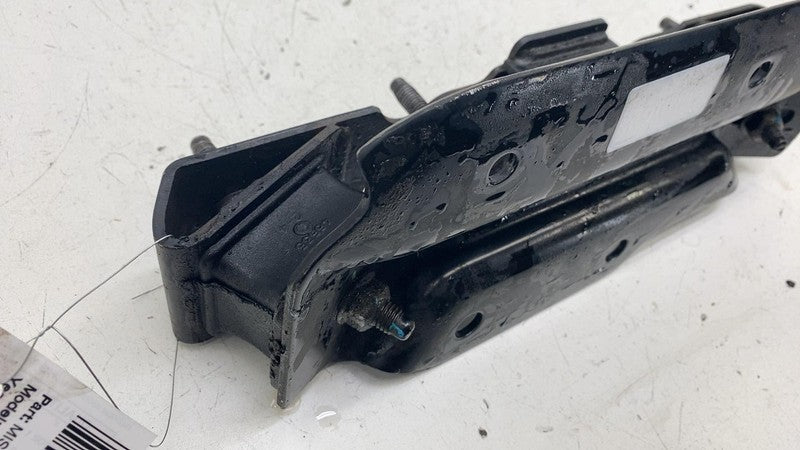 ⭕2012-2018 Jeep Wrangler Automatic Transmission Mount Insulator Bracket Assembly
