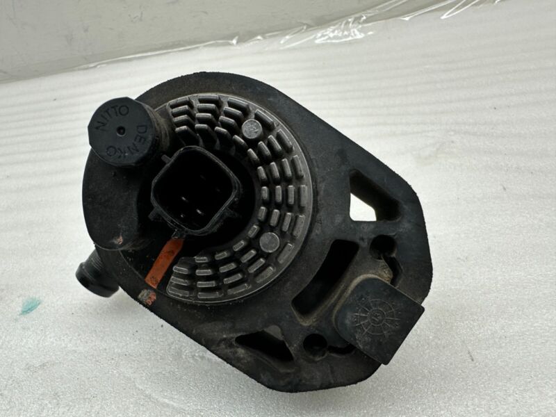 2012-2015 Tesla Model S MS Auxiliary Water Coolant Battery Cooling Pump Assembly