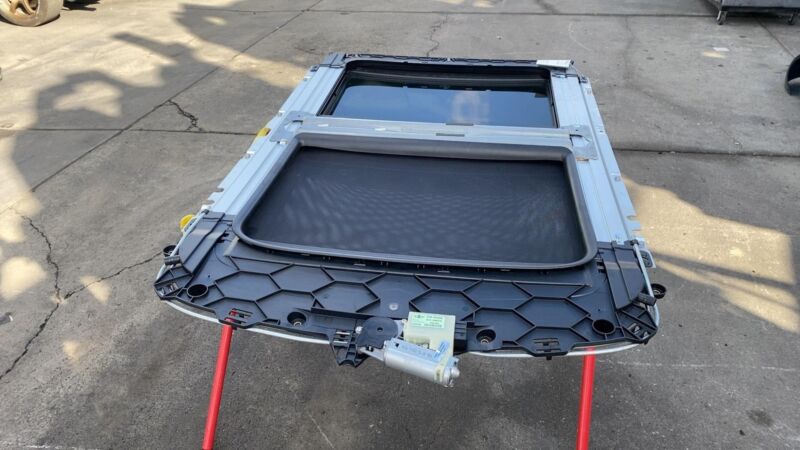 E2 43R-005013 ⭕ 2011-2016 Mini Cooper Countryman Front & Rear Panoramic Sunroof Glass Assembly