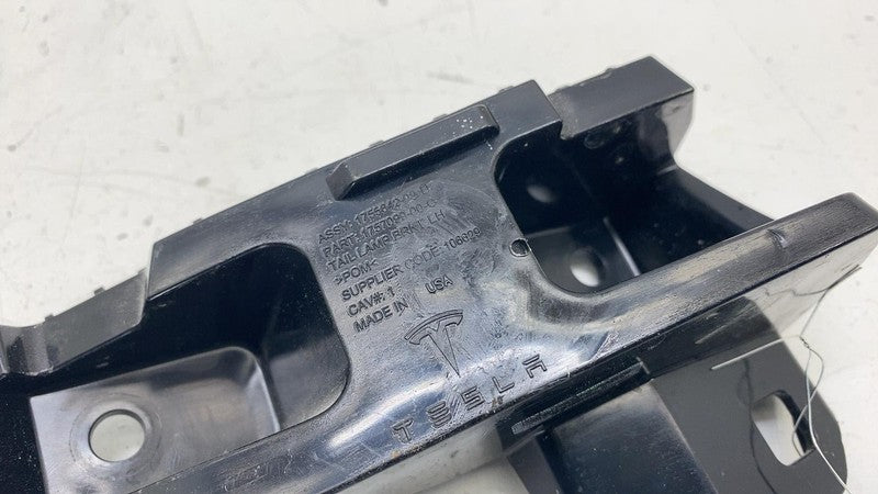 ⭕ 2024-2025 Model 3 Rear Left Taillight Tail Lamp Mount Bracket LH 175